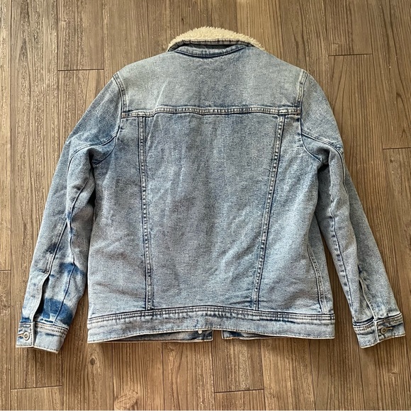 Hollister Women’s Oversized Sherpa Jacket - Picture 4 of 10